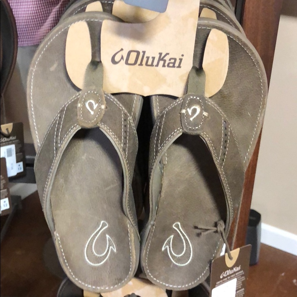 New w Tags - Olukai Flip Flops